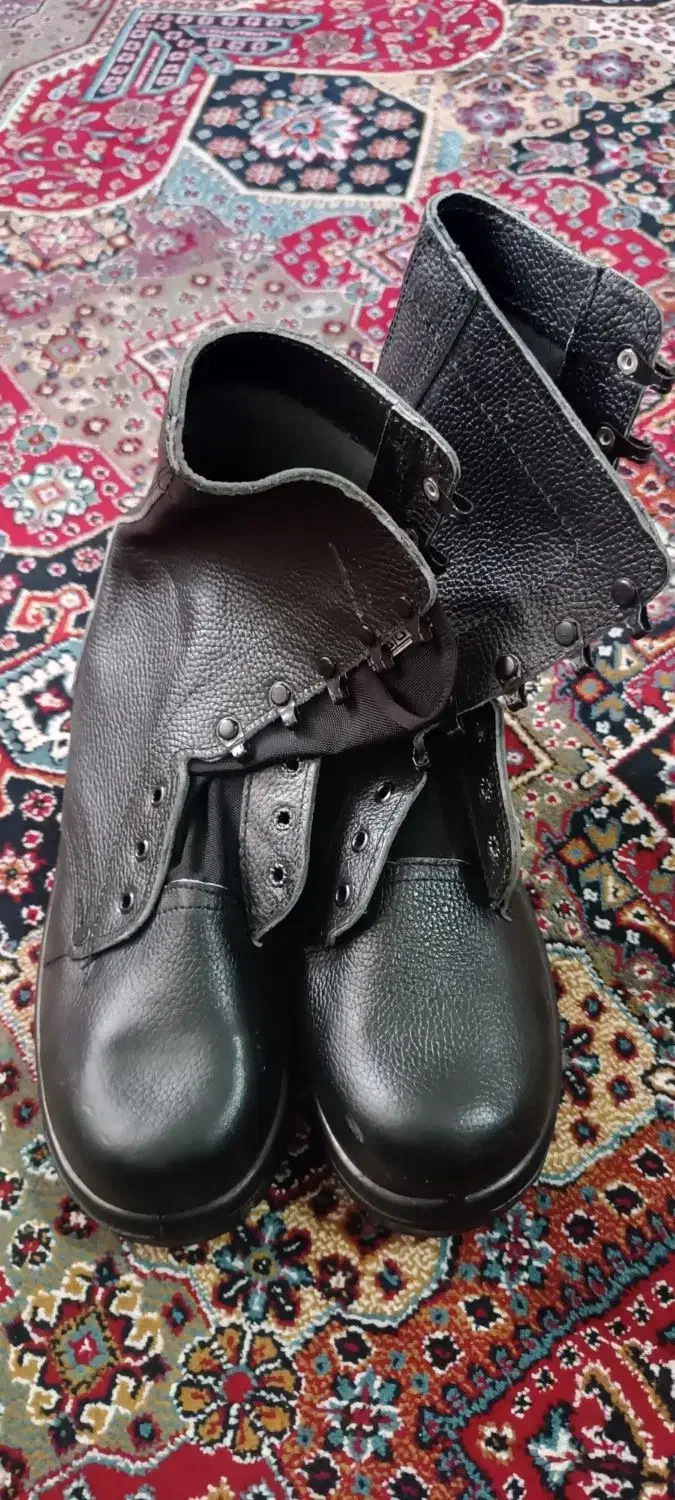 پوتین نظامی|کیف، کفش، کمربند|خرم‌آباد, |دیوار