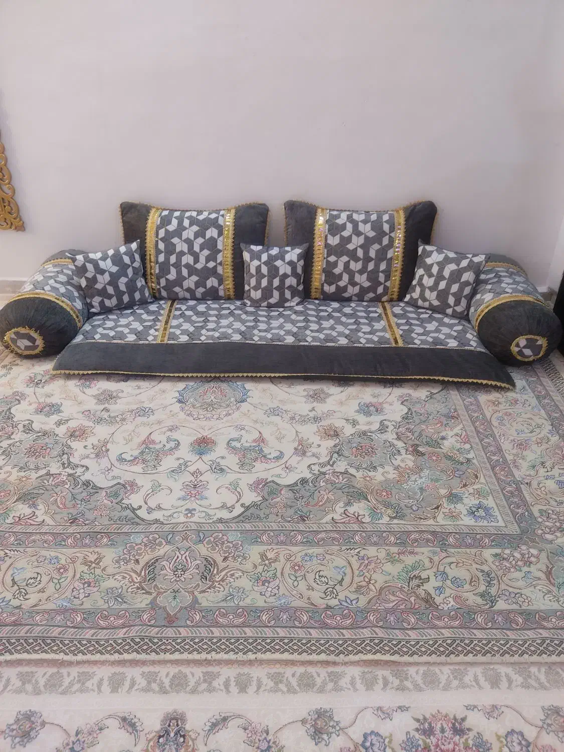 پشتی شاه نشین|پشتی|مشهد, موعود|دیوار