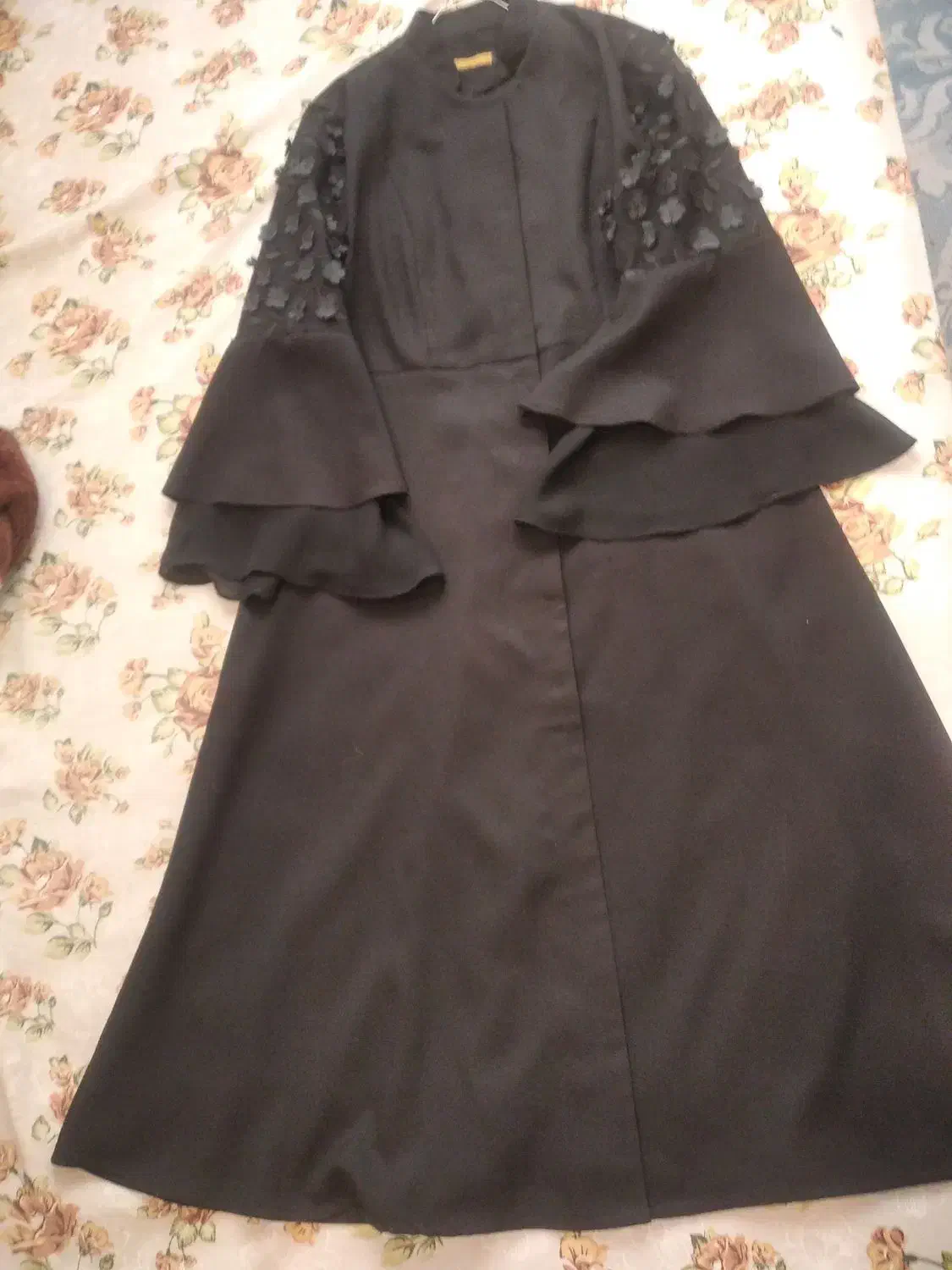 تعدادی لباس و مانتو و لگ|لباس|پردیس, فاز ۳|دیوار