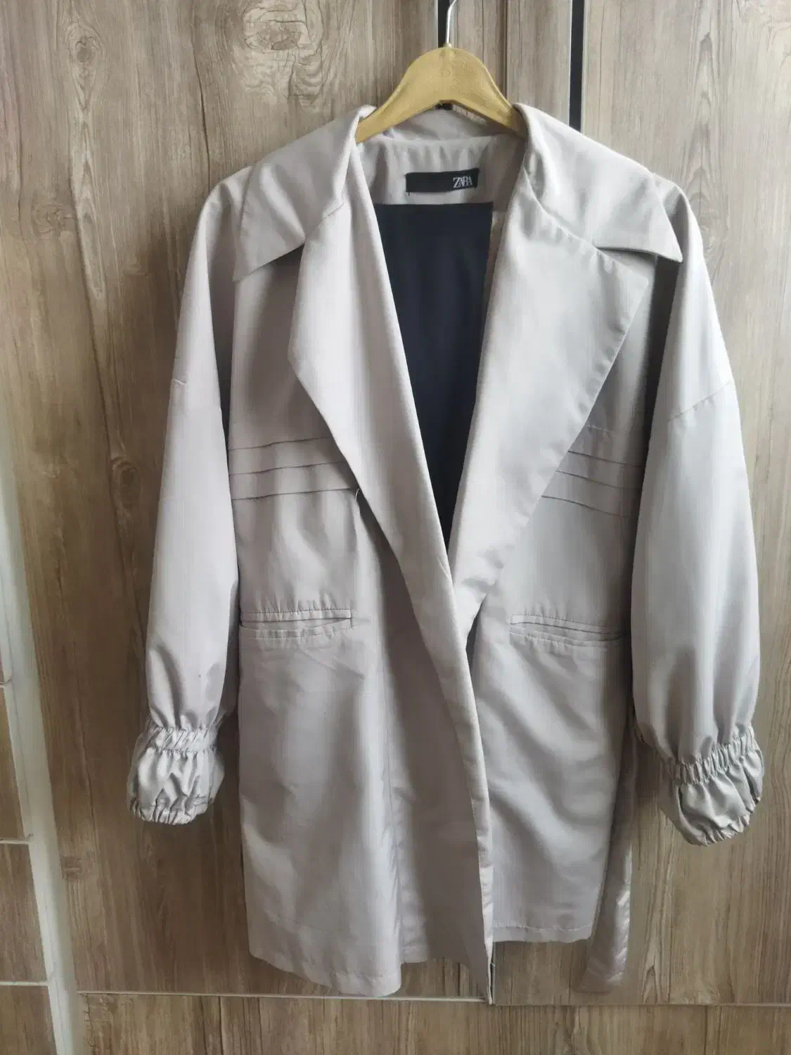 بارونی|لباس|آشخانه, |دیوار