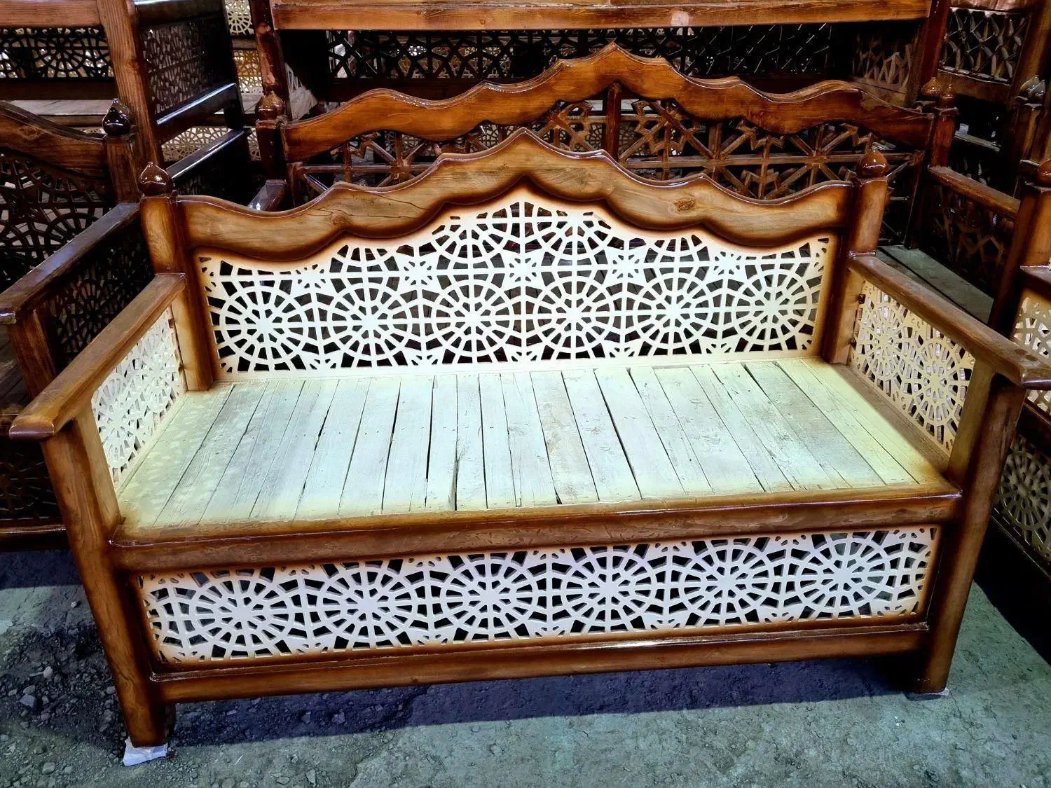 تخت سنتی سایز مبلمانی ۴ نفره ۱۲۲۲|مبلمان خانگی و میز عسلی|فریدونشهر, |دیوار
