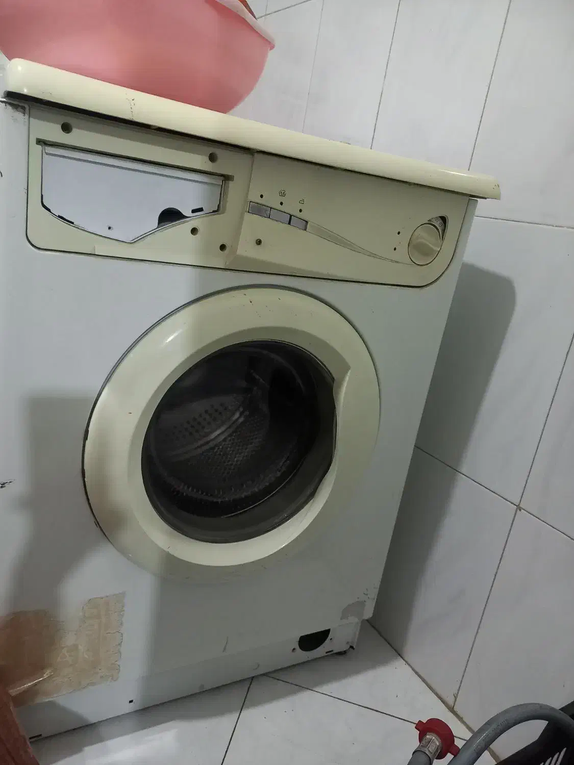 لباس شوی  قدیمی|ماشین لباسشویی و خشک‌کن لباس|بومهن, |دیوار