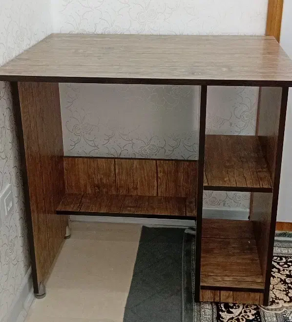 دو عدد میز تحریر دو عدد صندلی|مبلمان خانگی و میز عسلی|شیراز, شهرک گلستان|دیوار