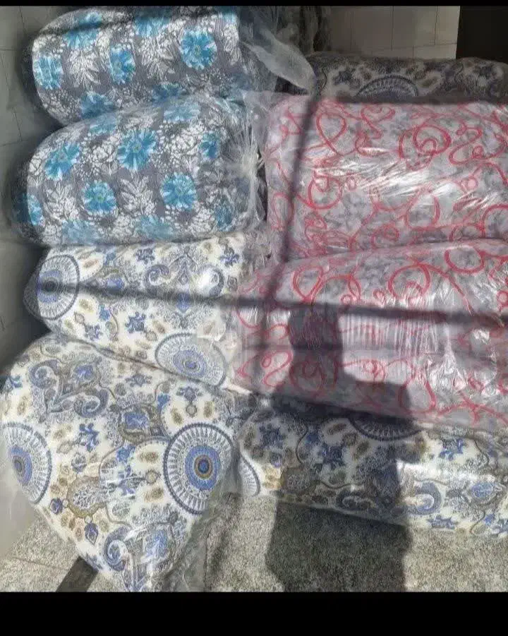 لحاف کرسی|رختخواب، بالش، پتو|مبارکه, |دیوار