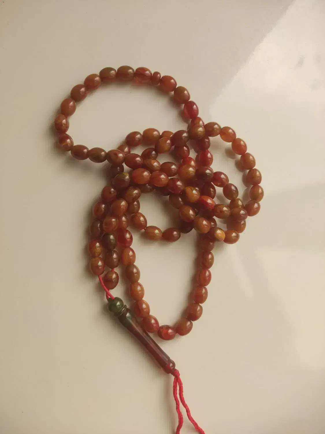 تسبیح کهربا روسی بودار|کلکسیون اشیاء عتیقه|سردشت, |دیوار