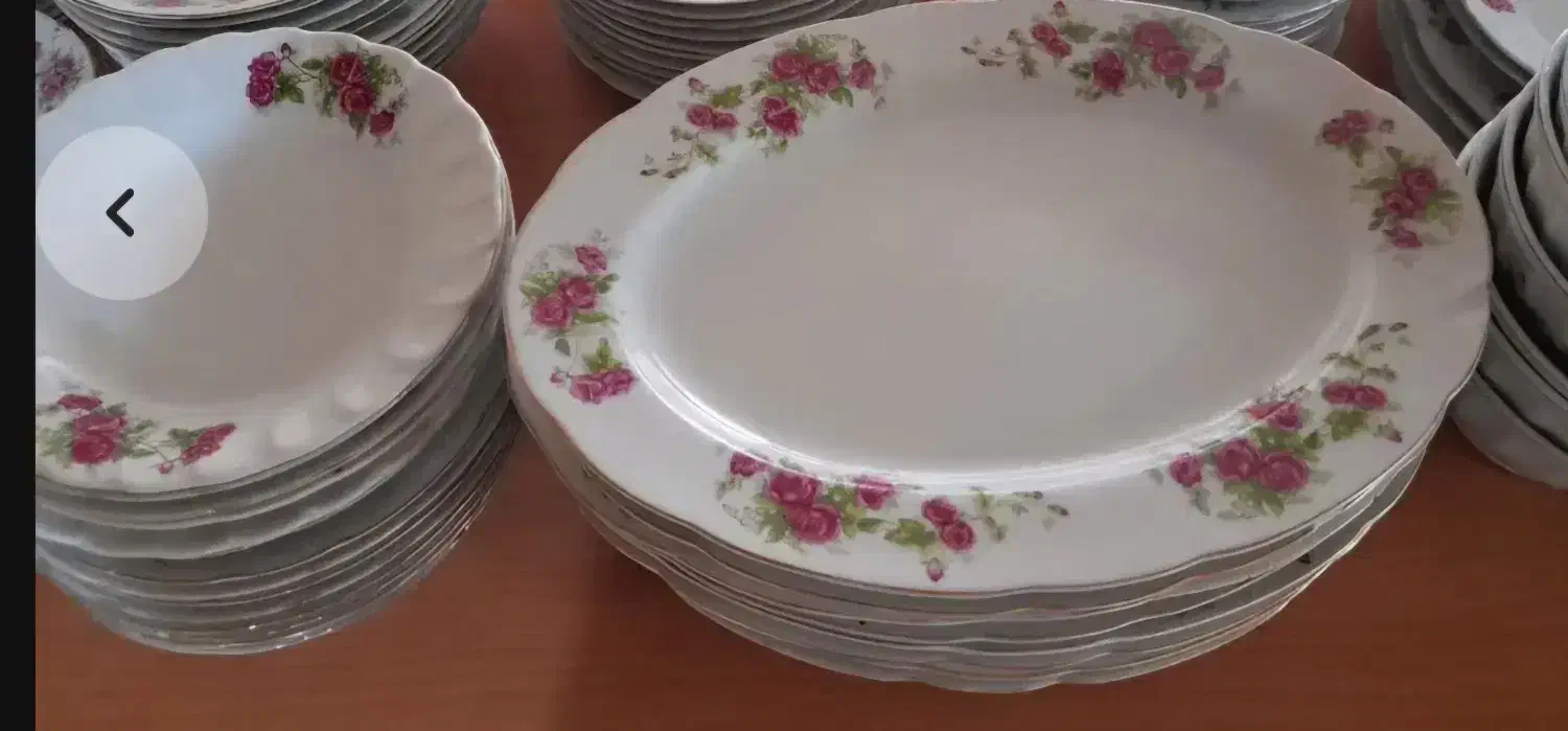 فروش چینی گل سرخی اصل وقدیمی آنتیک وزیبا۷۱عدد|ظروف سرو و پذیرایی|اصفهان, باغ دریاچه|دیوار