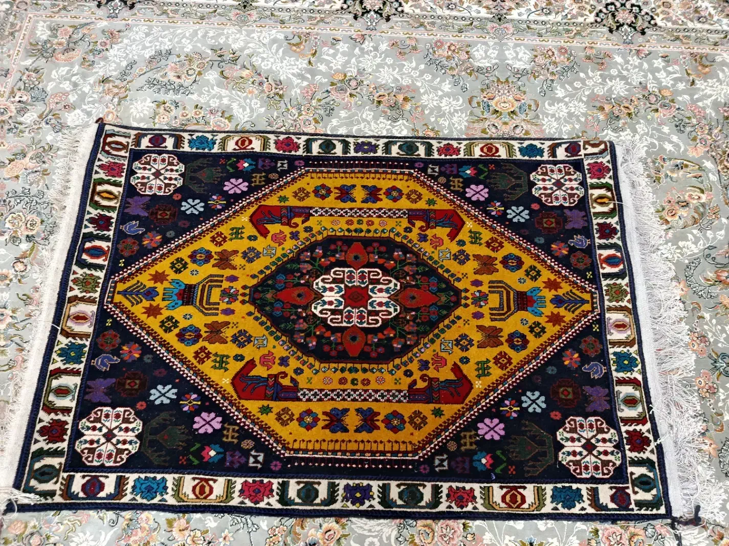 قالی دست بافت|فرش|آباده, |دیوار