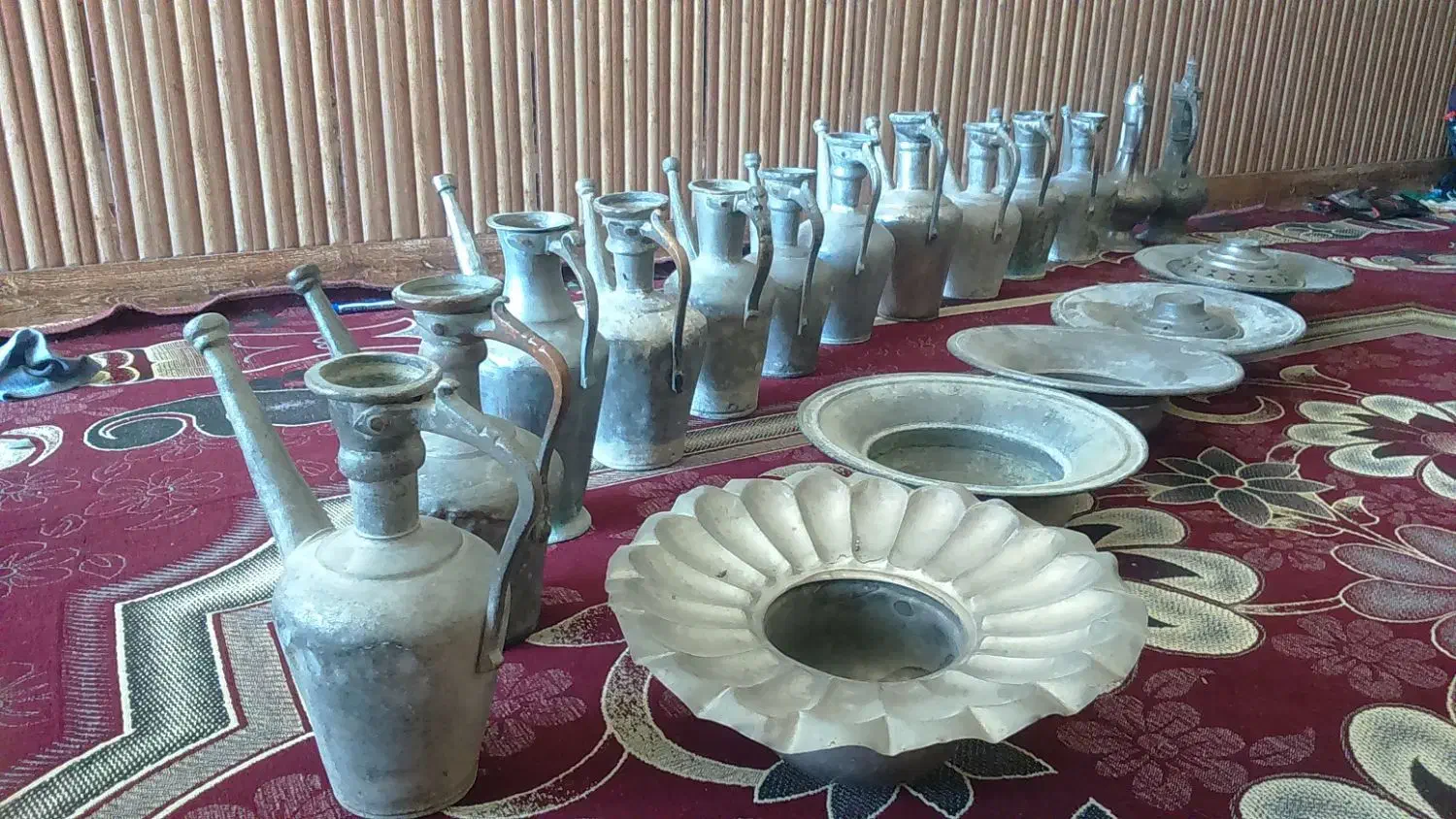 آفتابه لگن مسی|کلکسیون اشیاء عتیقه|صدرا-فارس, فاز ۱|دیوار