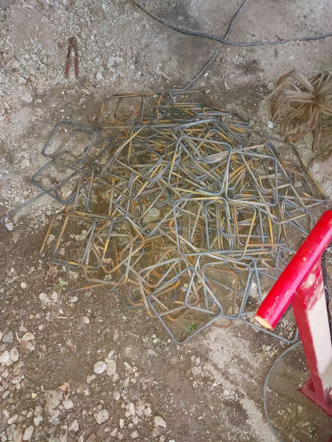 خاموت آماده به قیمت خوب وعالی ومیلگرد شاخه ۱۲متری|مصالح و تجهیزات ساختمان|رشت, معلولین|دیوار