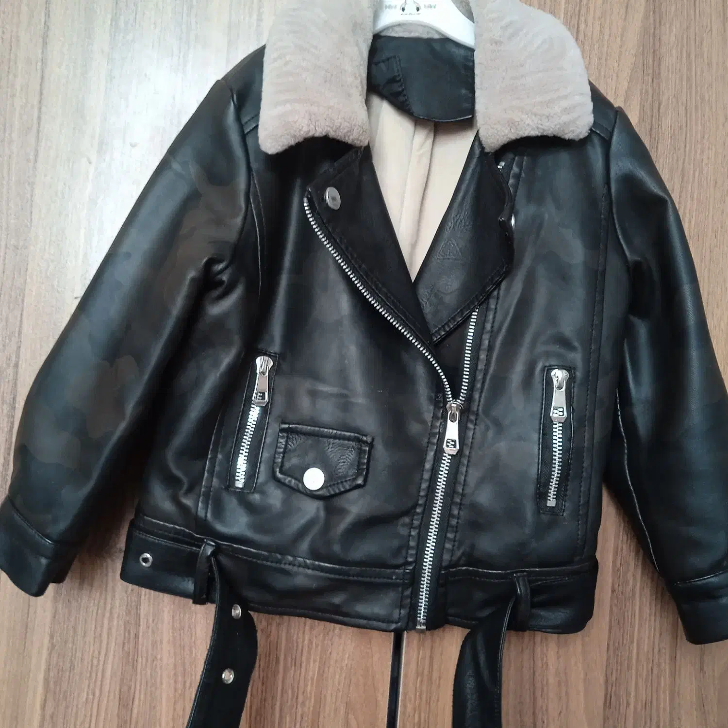 کت چرم داخل کرک مخملی|لباس|بندر انزلی, مسکن مهر|دیوار