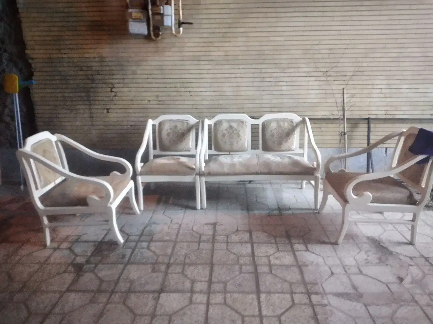 تعدادی صندلی|مبلمان خانگی و میز عسلی|فولادشهر, B2|دیوار