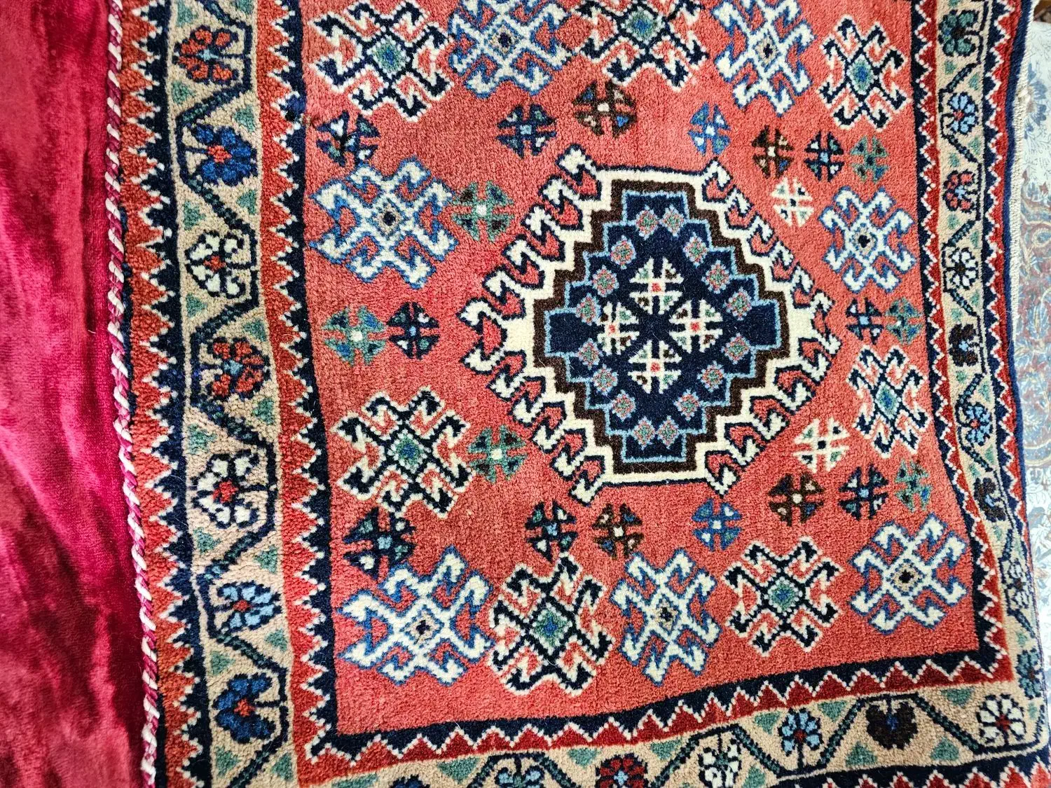 پشتی قالیچه دستباف در حد نو|پشتی|شیراز, تحویلی|دیوار