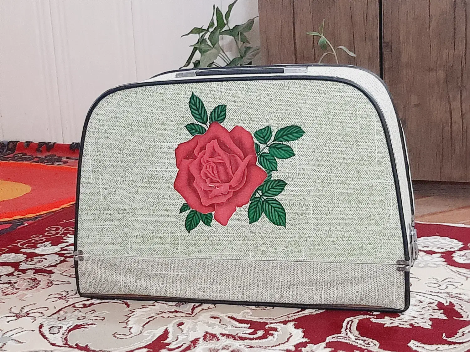 چرخ خیاطی برقی|چرخ خیاطی و ریسندگی|سبزوار, قلعه‌نو دهزار|دیوار