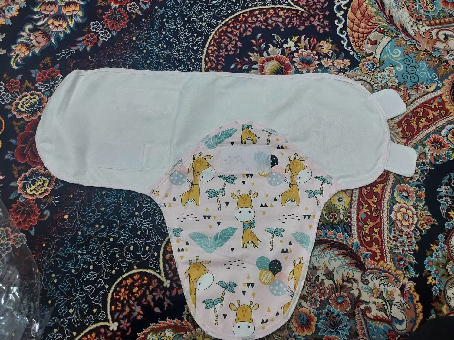 قنداق چسبی عروسکی|اسباب و اثاث بچه|بروجرد, |دیوار