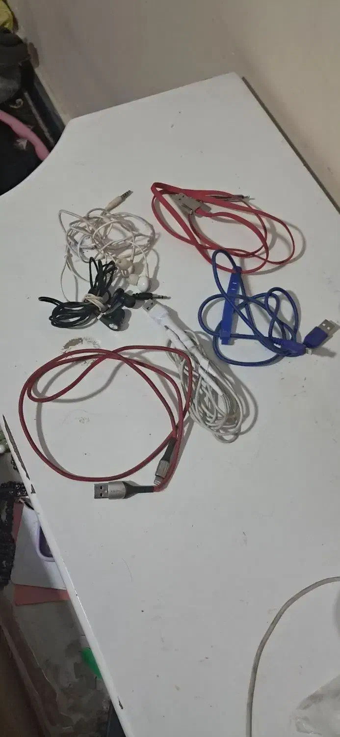 کابل شارژ ایفون ومیز تحریر|لوازم جانبی موبایل و تبلت|کرج, گلدشت|دیوار