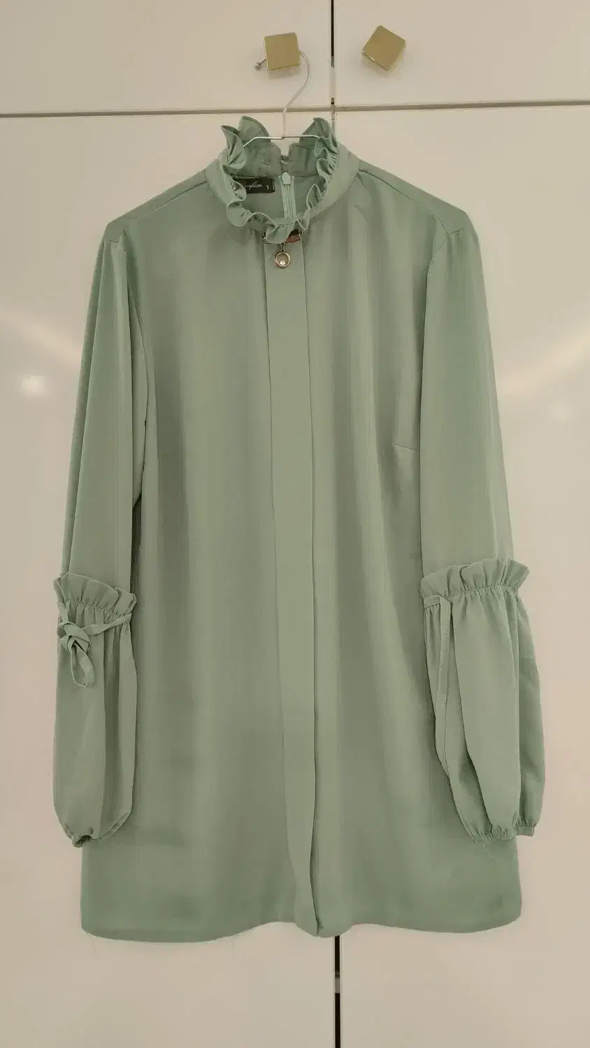 شومیز|لباس|ری, جوانمرد قصاب|دیوار