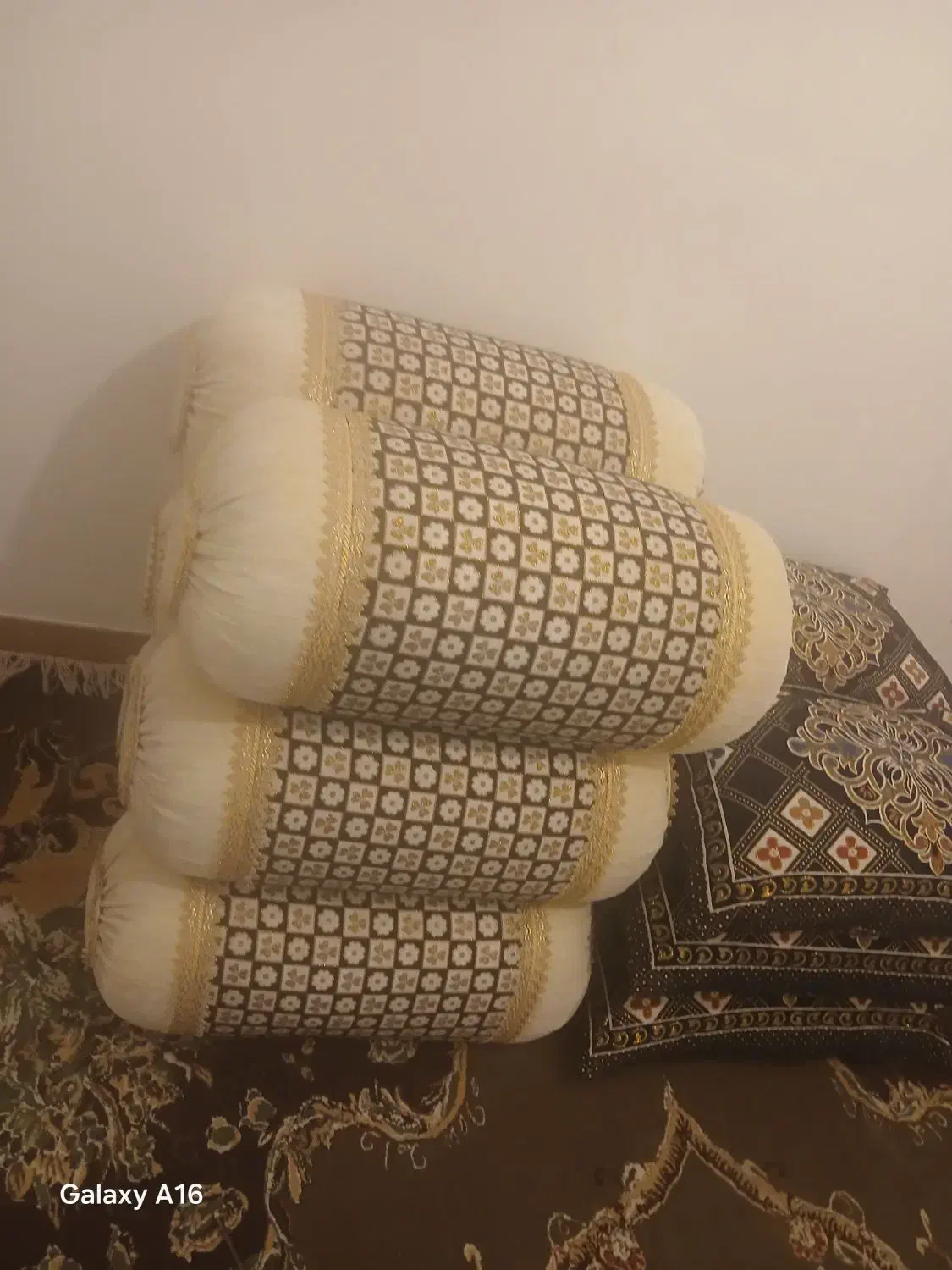 قالی وبالش|فرش|دوگنبدان, |دیوار