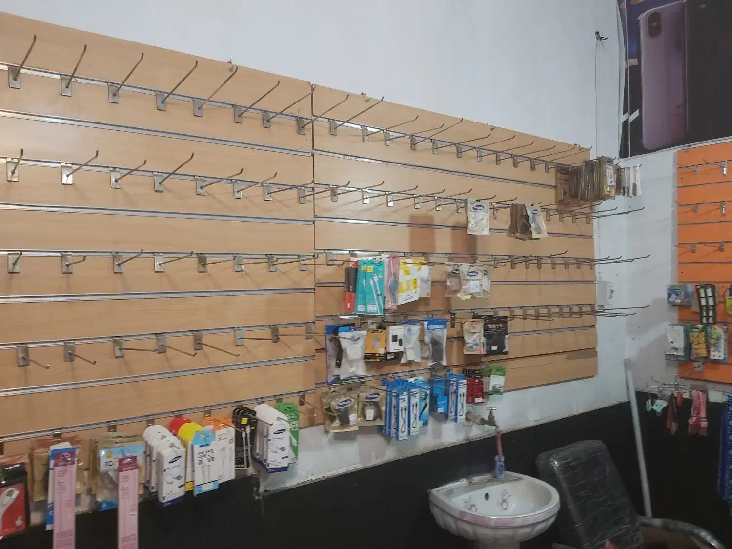 ویترین مغازه موبایل|فروشگاه و مغازه|شاهرود, |دیوار