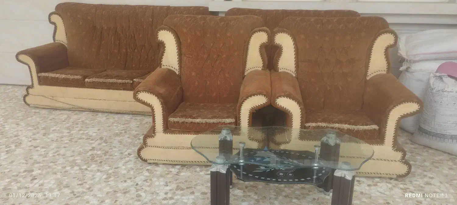 مبل چهار تیکه همراه با دوعدد میز شیشه ای|مبلمان خانگی و میز عسلی|شوشتر, |دیوار