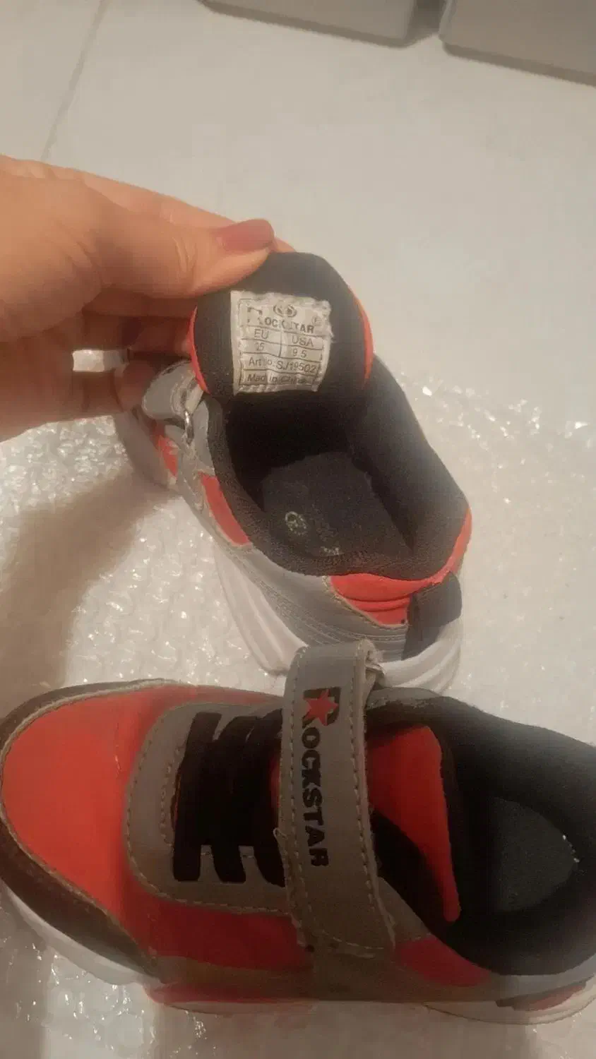 کتونی بچگانه|کفش و لباس بچه|گرمدره, |دیوار