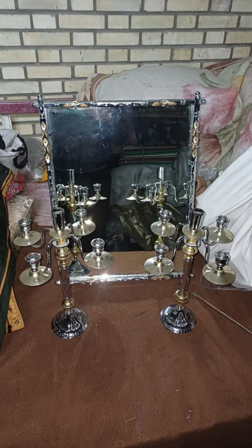 آینه وشمعدانی برنزی|آینه|میانه, |دیوار