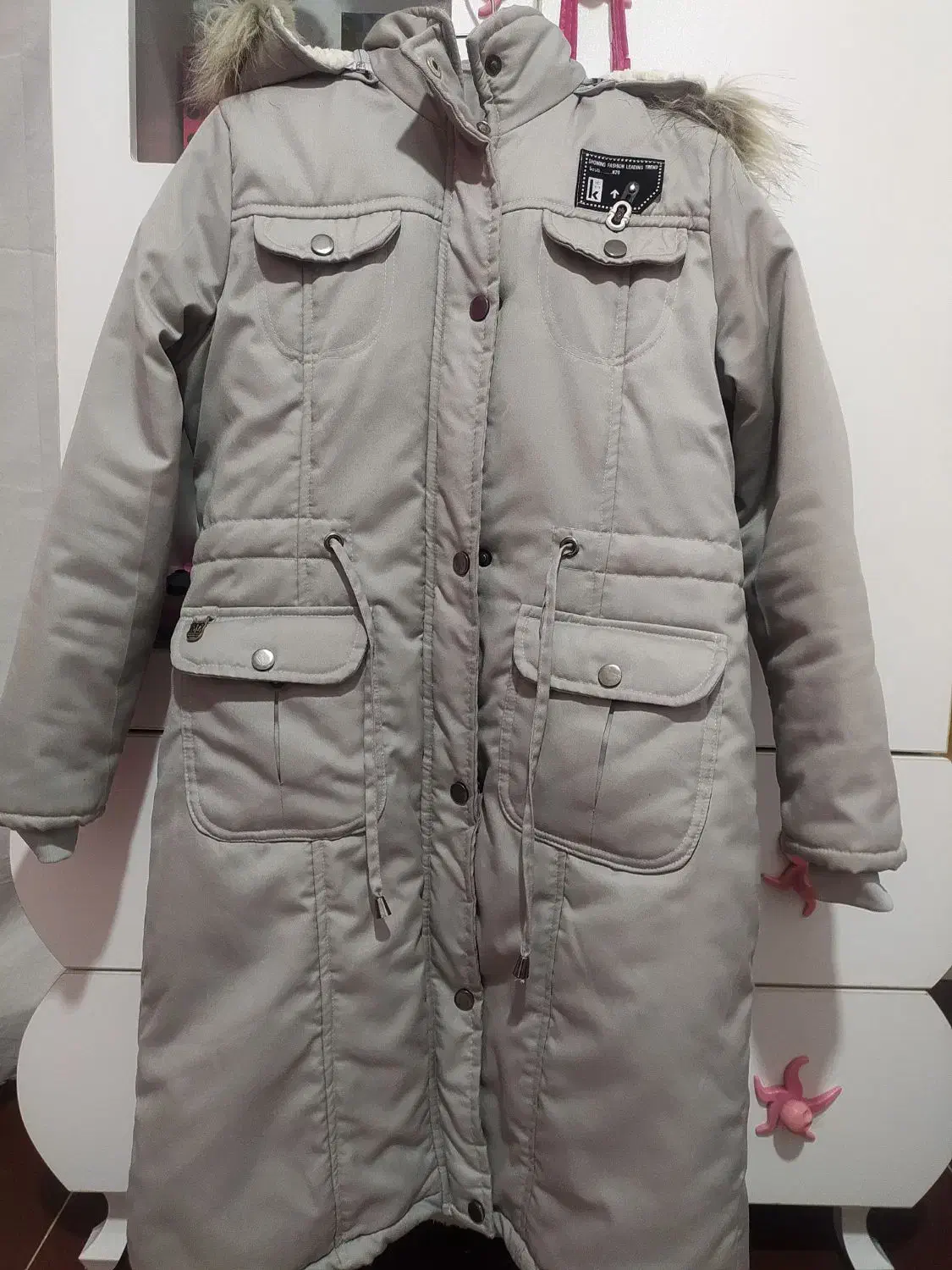 کاپشن داخل خز در حد نو به دلیل نبودن سایز میفروشم|لباس|کمیجان, |دیوار