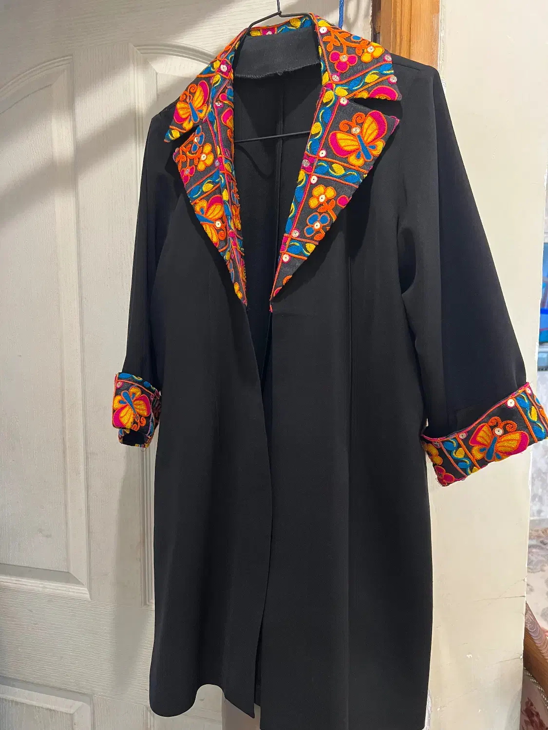 مانتو|لباس|رودسر, |دیوار