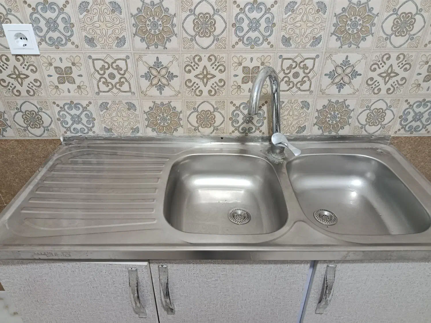 سینک ظرفشویی همراه با کابینت و شیر|مصالح و تجهیزات ساختمان|ساوه, |دیوار