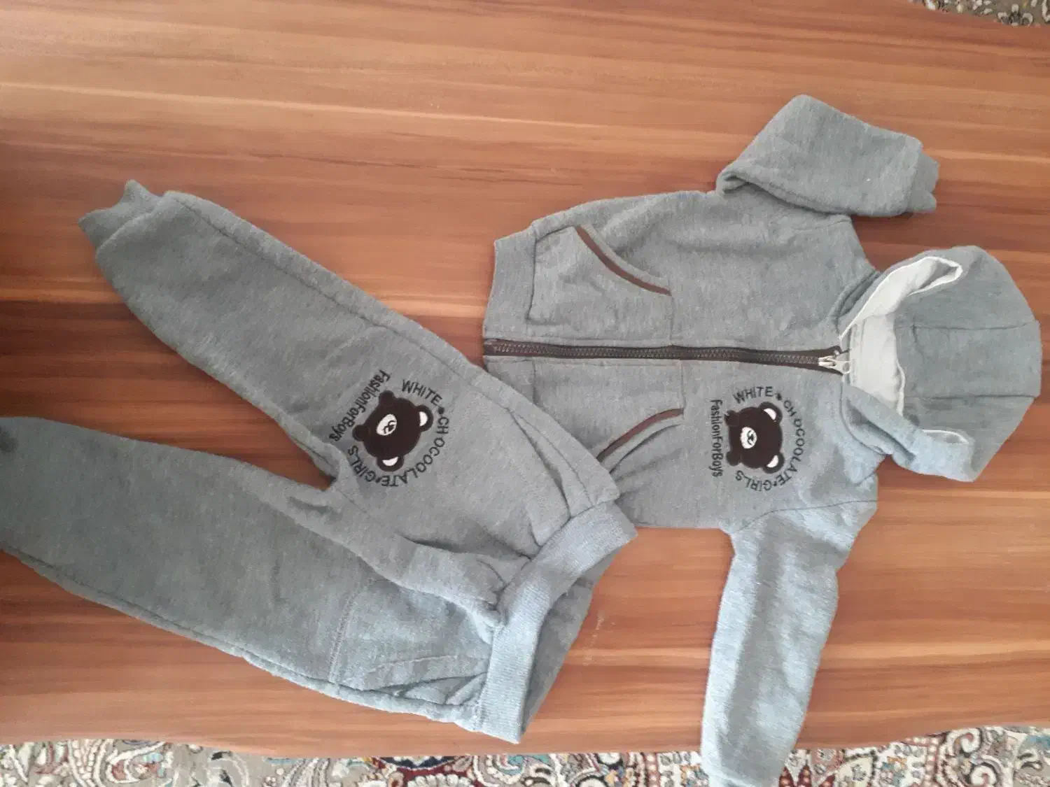 لباس بچه|کفش و لباس بچه|میبد, |دیوار