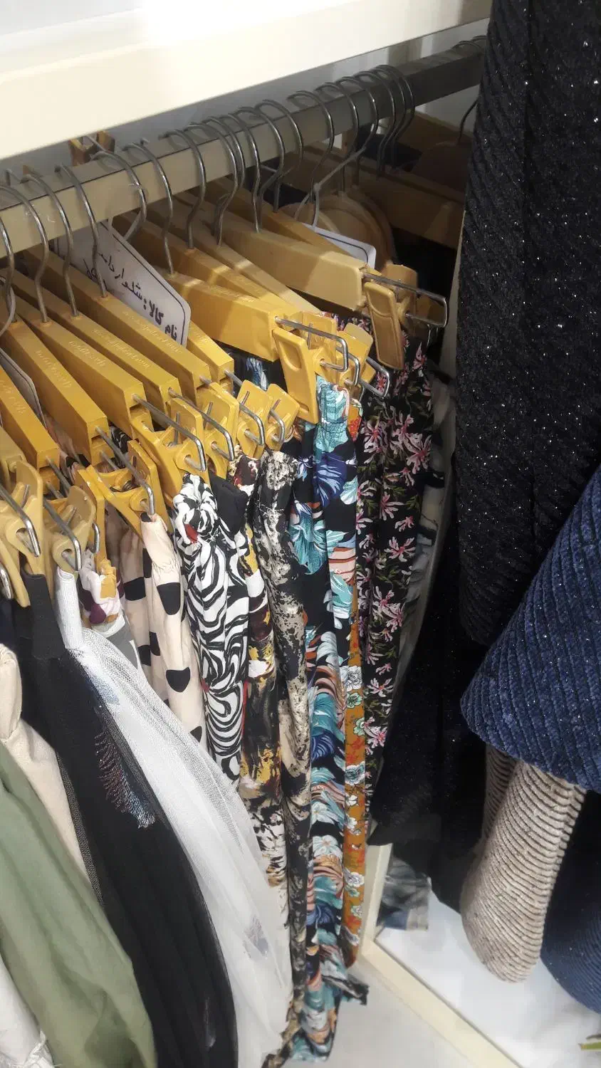 فروش بیش از ۸۰ تیکه لباس بصورت یکجا|لباس|تهران, مسعودیه|دیوار