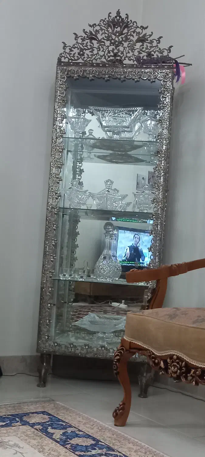 بوفه برنجی در حد نو|بوفه، ویترین، کنسول|هشتگرد, شهرک پارسیان|دیوار