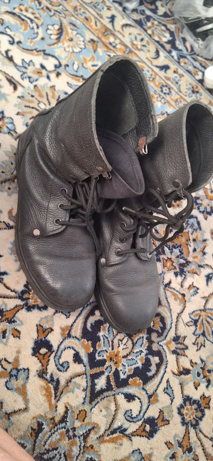 پوتین سربازی|کیف، کفش، کمربند|اراک, |دیوار