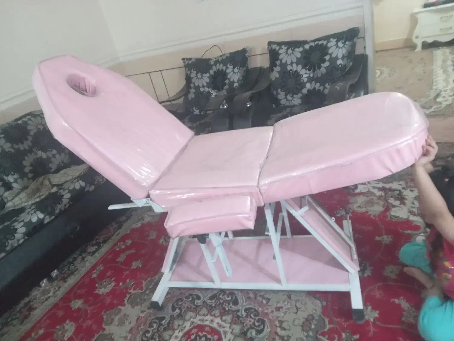 تخت برای کلینیک و سالن زیبایی قابل استفاده است|آرایشگاه و سالنهای زیبایی|رامهرمز, |دیوار