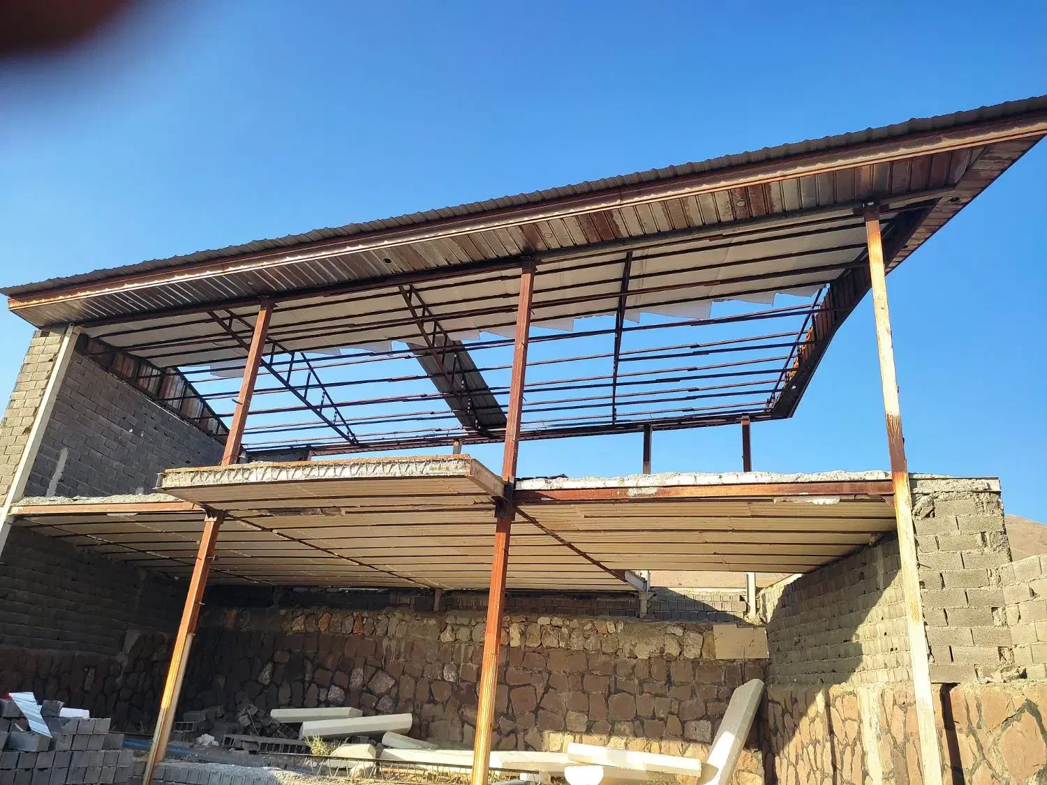 جوشکاری اسکلت و شیروانی بهمراه نقاشی|خدمات پیشه و مهارت|دماوند, گیلاوند|دیوار