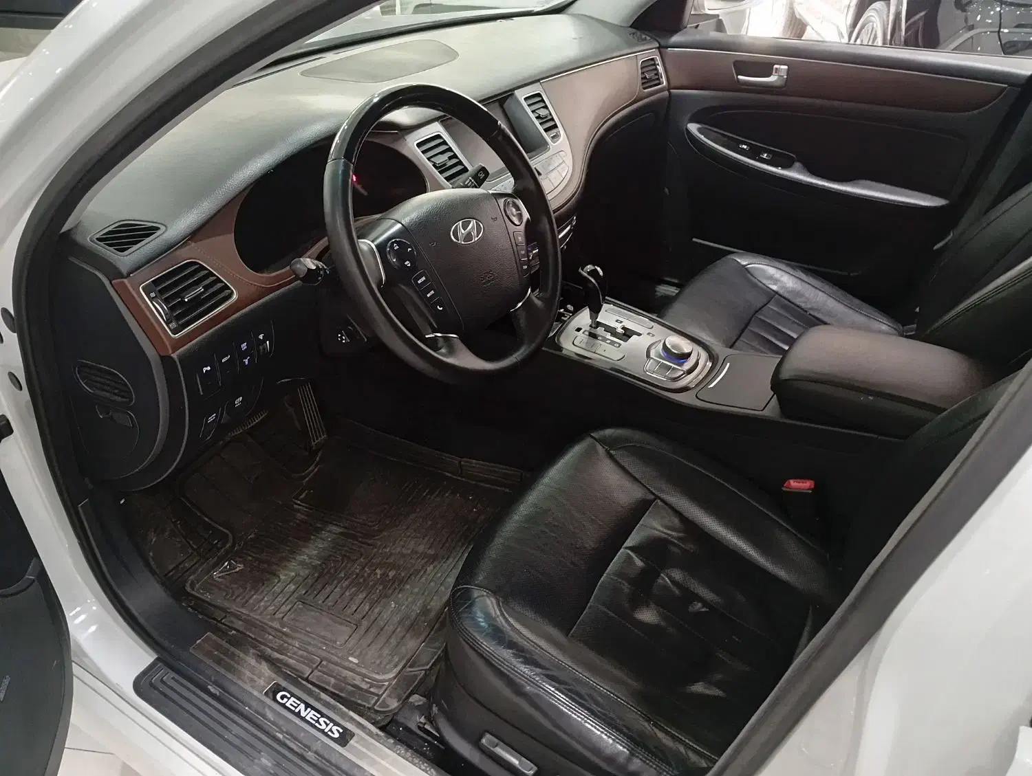 جنسیس ۲۰۱۳ کیلومتر واقعی جفت موس|خودرو سواری و وانت|تهران, نیلوفر|دیوار