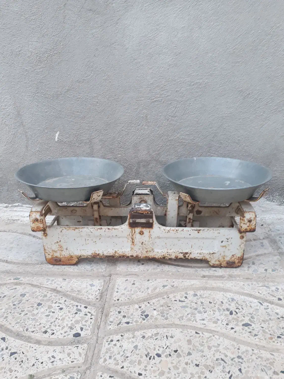 ترازو سنگی قدیمی فورش فوری|کلکسیون اشیاء عتیقه|کرمانشاه, |دیوار