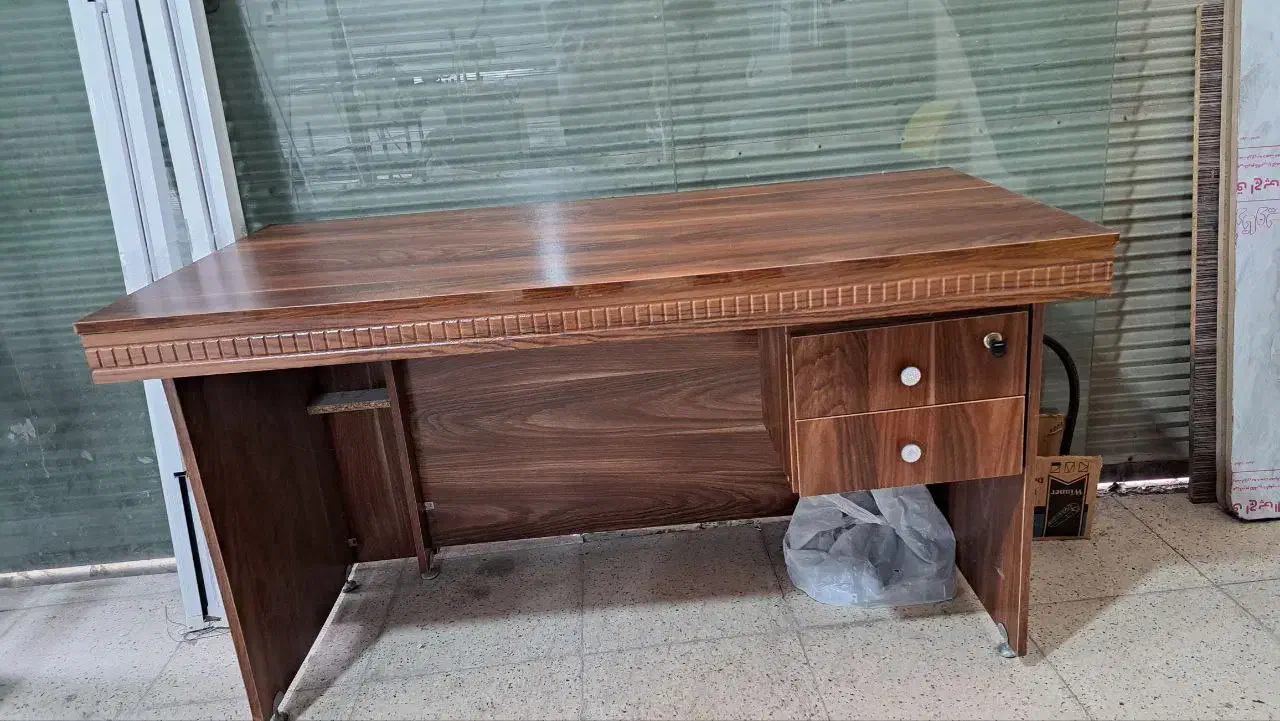 میز کار ، تمیز ، سالم بدون خط خش|میز تحریر و کامپیوتر|رشت, حومه رشت|دیوار
