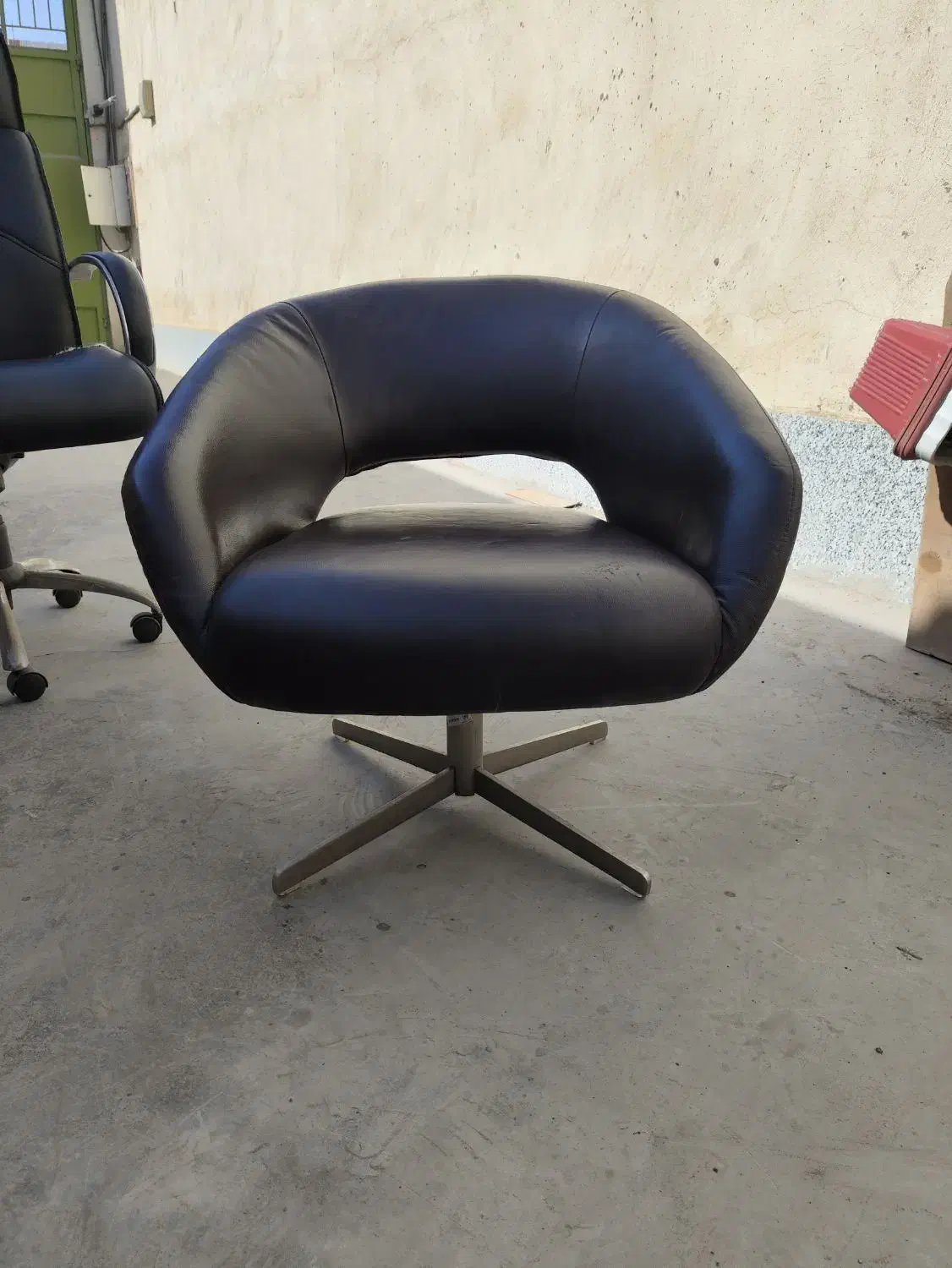 صندلی چرخ دار و ثابت|صندلی و نیمکت|فلاورجان, |دیوار