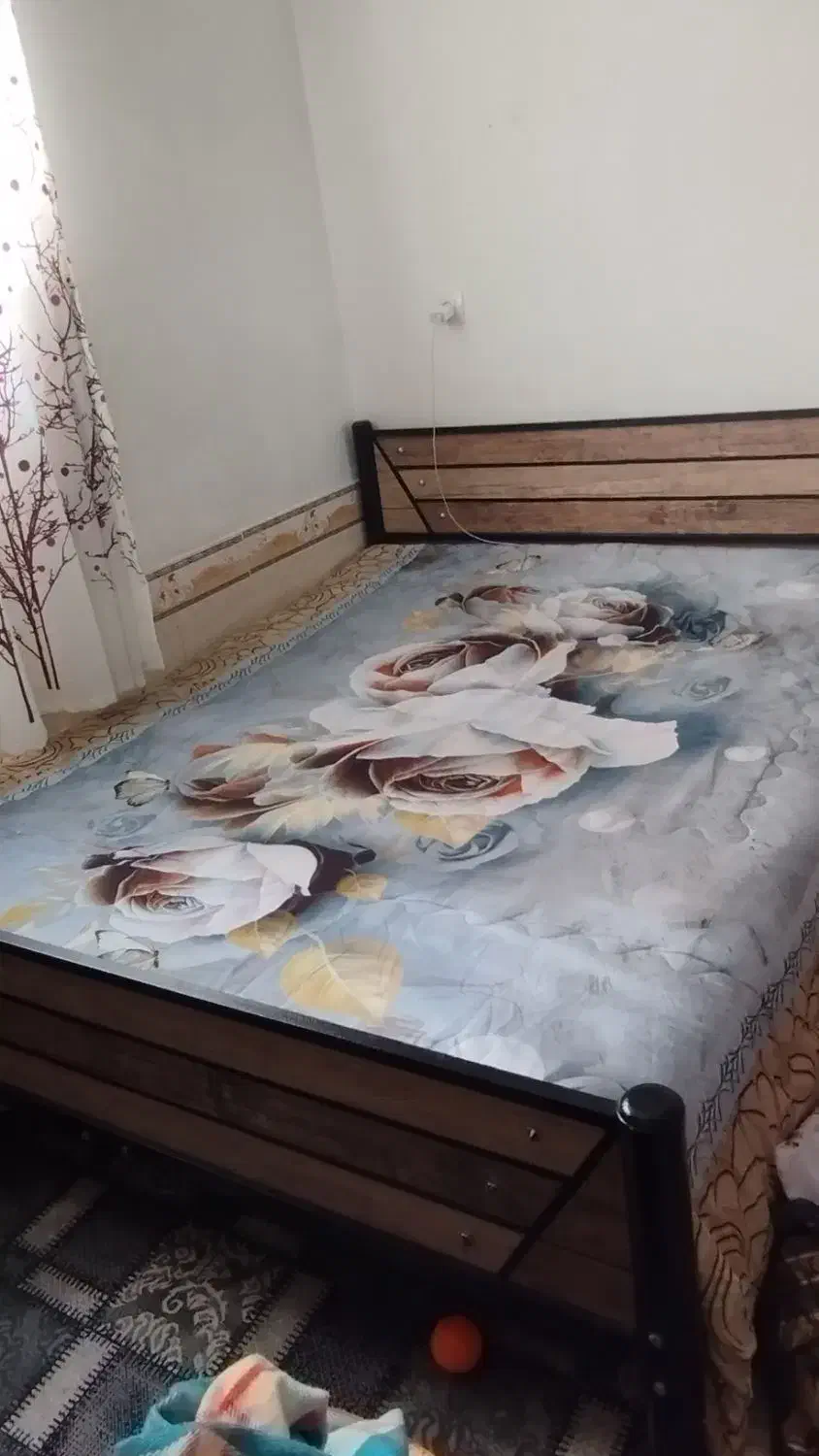 تخت خواب دو نفره سالم و تمیز|تخت و سرویس خواب|شیراز, جوادیه|دیوار