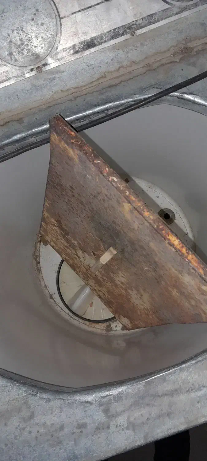 لباسشویی قدیمی|ماشین لباسشویی و خشک‌کن لباس|کاشمر, |دیوار