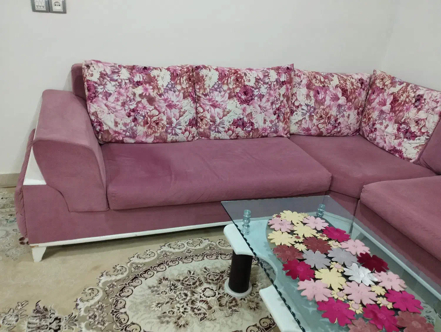 مبل L همراه با میز عسلی|مبلمان خانگی و میز عسلی|پیر سلیمان, |دیوار