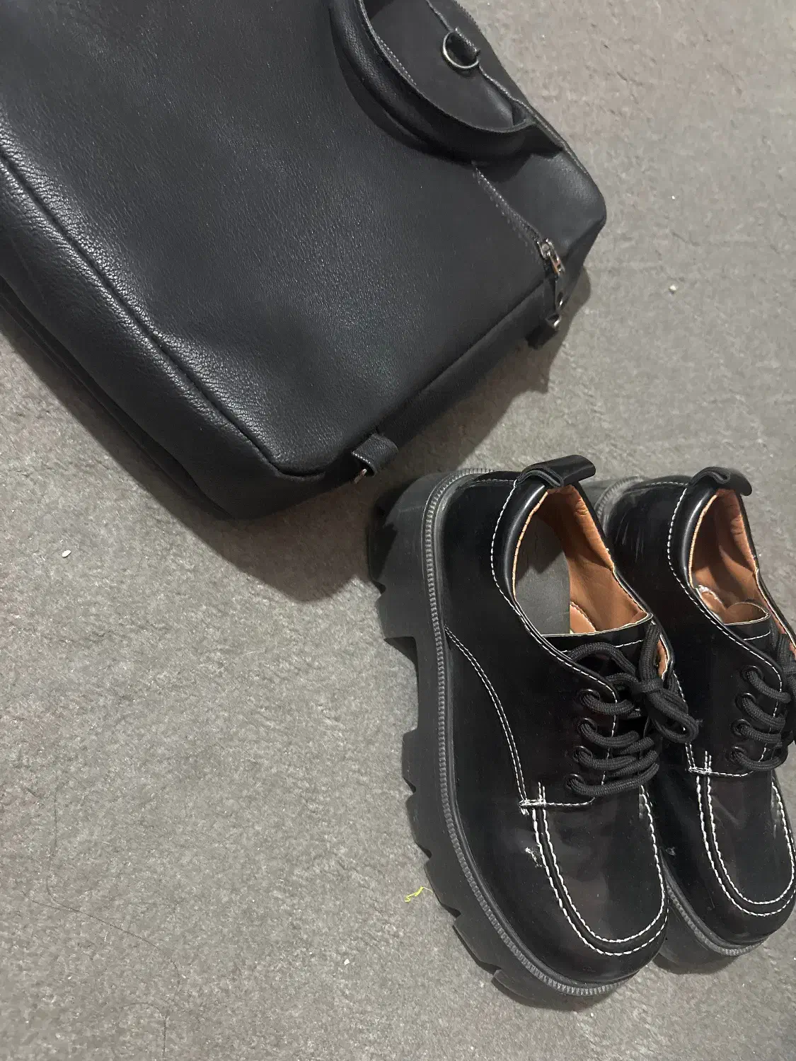 کیف و کفش ست چرم|کیف، کفش، کمربند|صدرا-فارس, فاز ۱|دیوار