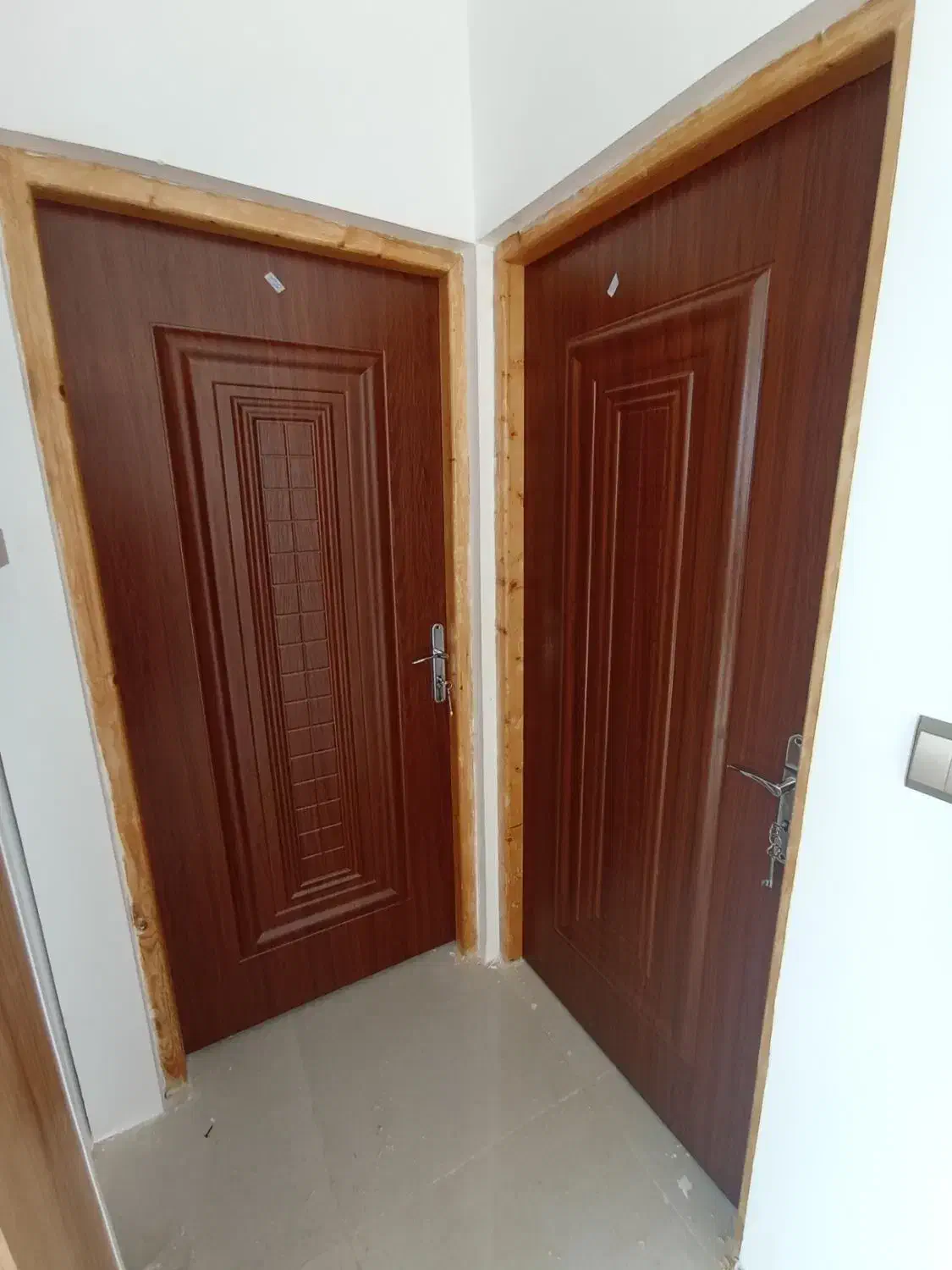 نصاب درب چوبی|خدمات پیشه و مهارت|آستانه اشرفیه, |دیوار