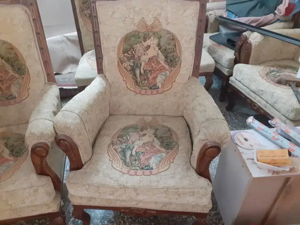 یک دست مبل سلطنتی 9 نفره|مبلمان خانگی و میز عسلی|شیراز, شهرک بزین|دیوار