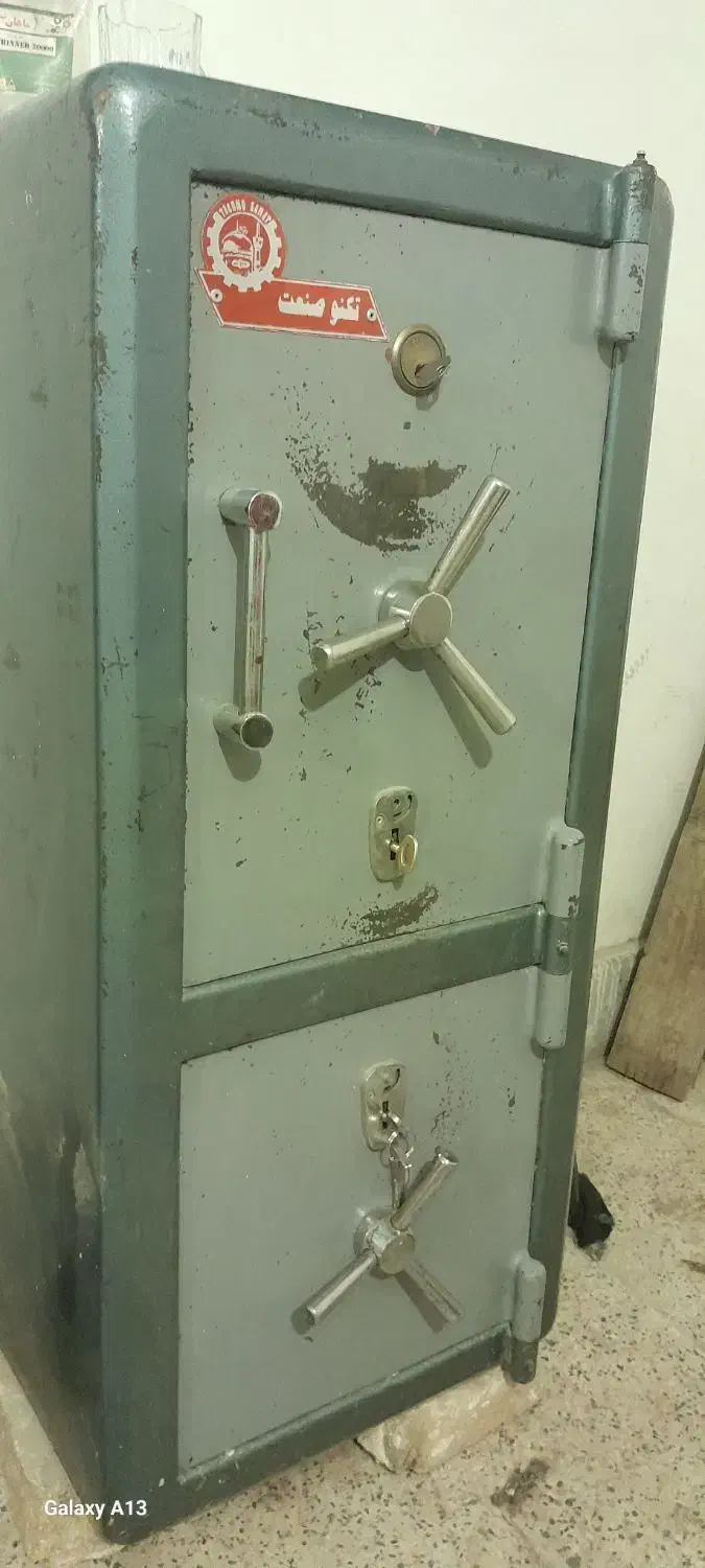 گاو صندوق ۳۰۰ کیلویی|ابزارآلات|مشهد, چهارچشمه|دیوار