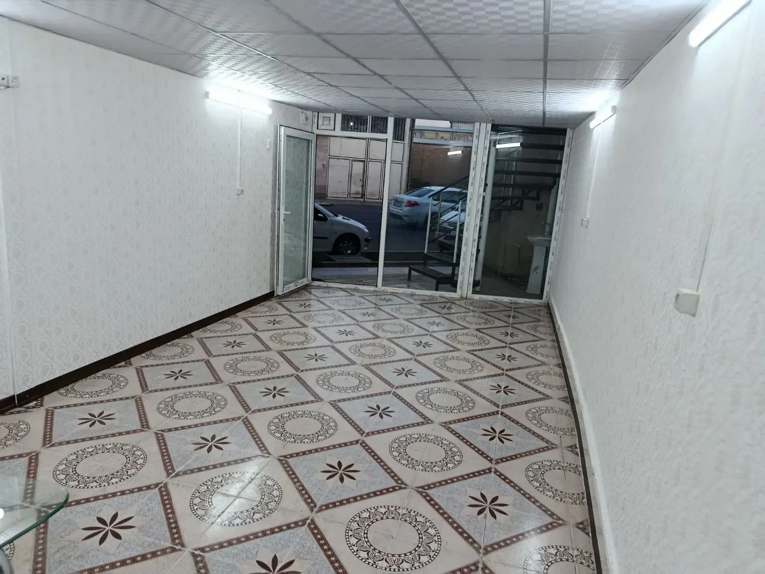 اجاره فروشگاه کفش|اجارهٔ مغازه و غرفه|قم, بیست متری ولیعصر|دیوار