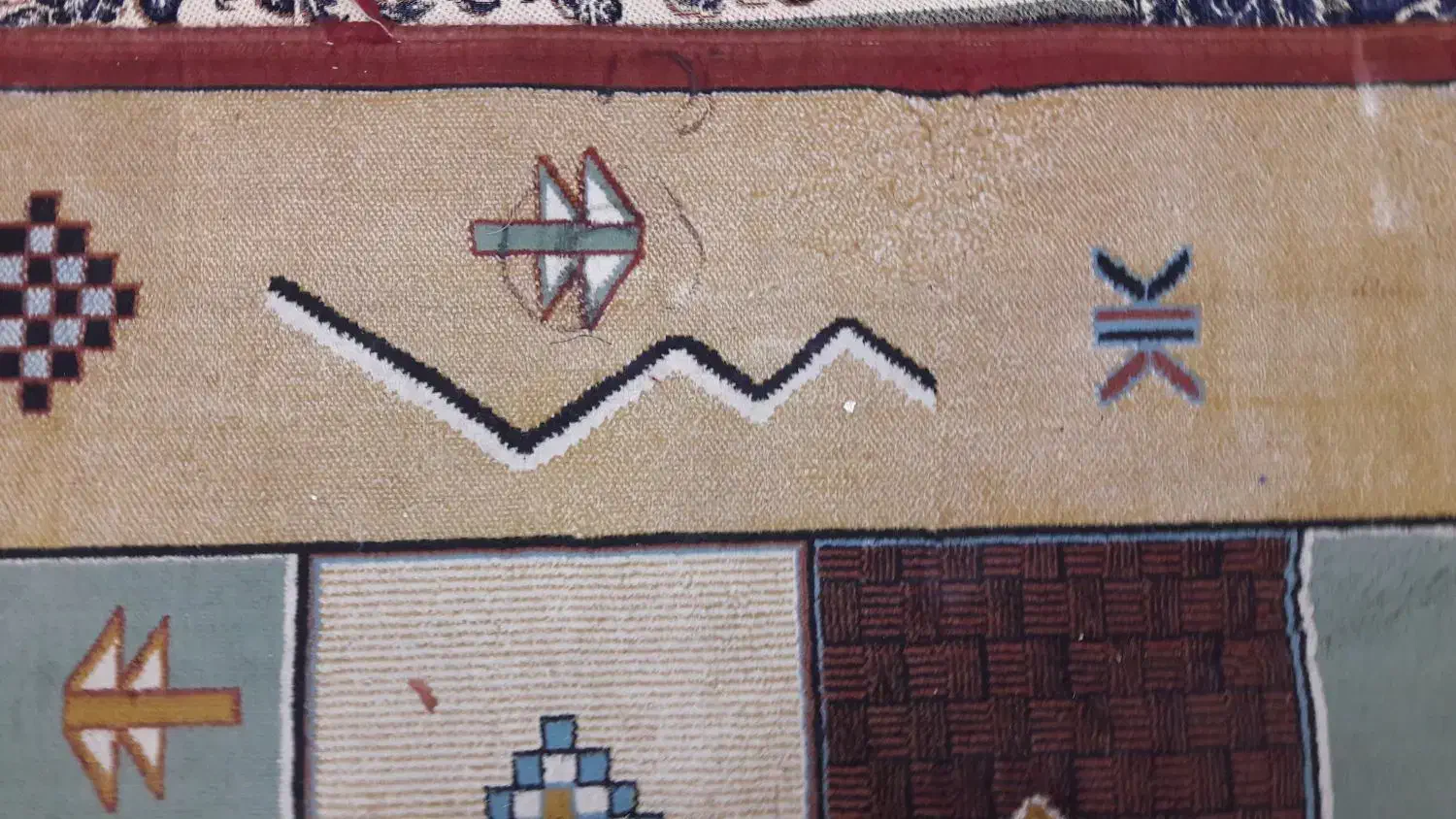 قالی|فرش|اهواز, کوی مهدیس|دیوار