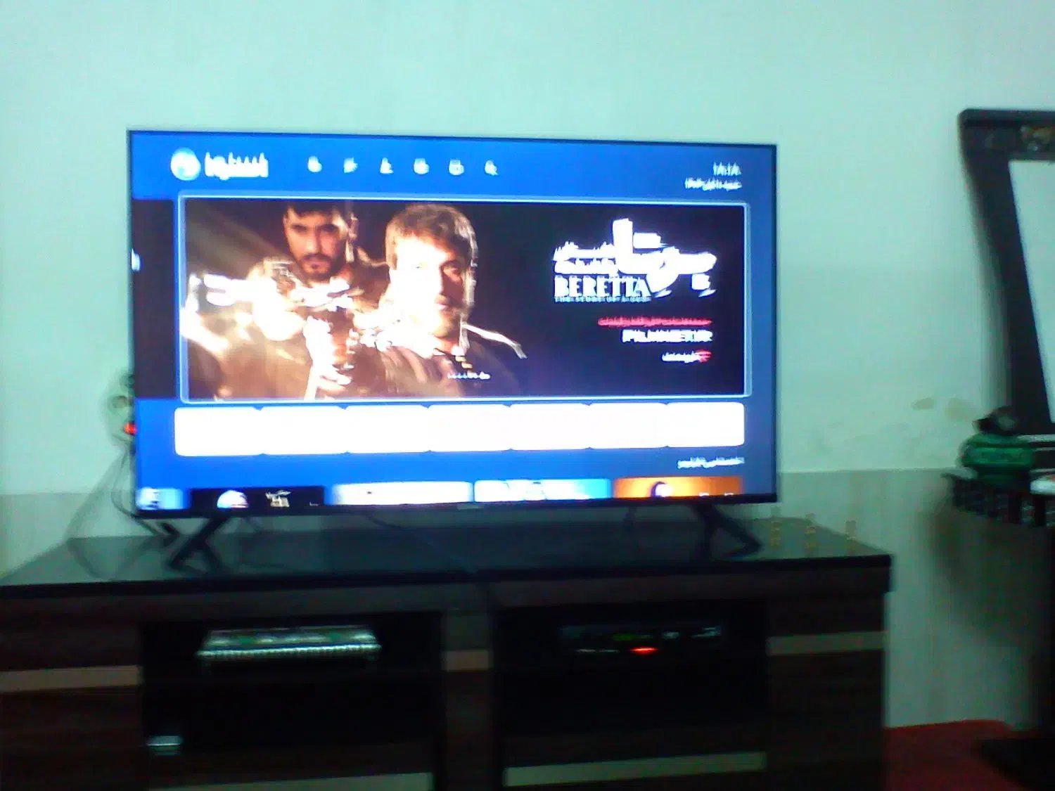 تلویزیون اسنوا ۵۰ اینچ چادرماشین نیسان وایبنه بغل|تلویزیون و پروژکتور|بروجرد, |دیوار