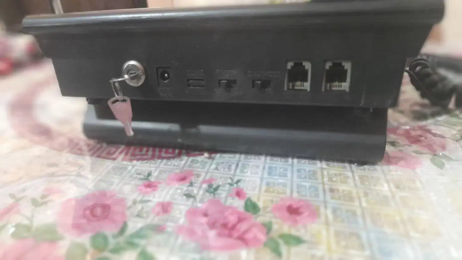 تلفن درحد نو تمیز سالم|تلفن رومیزی|قم, شاه ابراهیم|دیوار