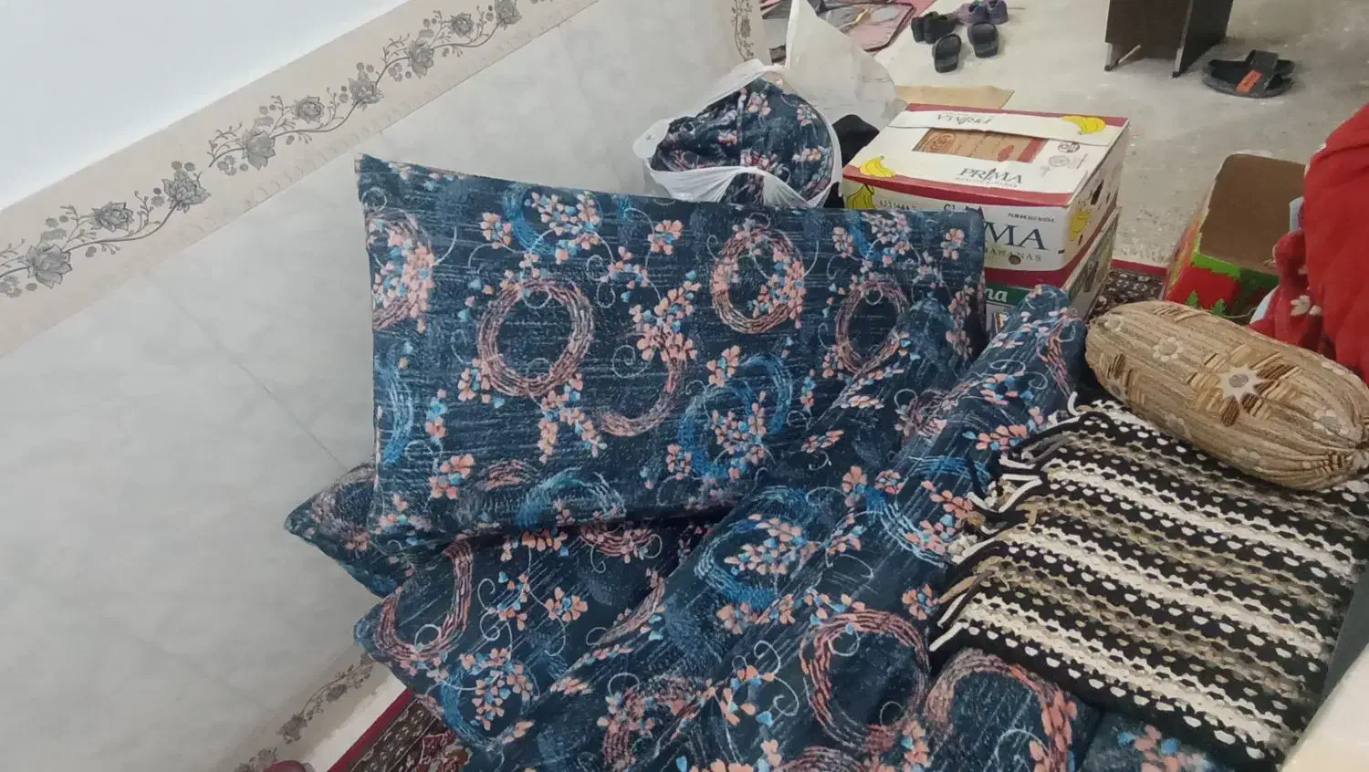 پشتی|پشتی|مشهد, کوشش|دیوار